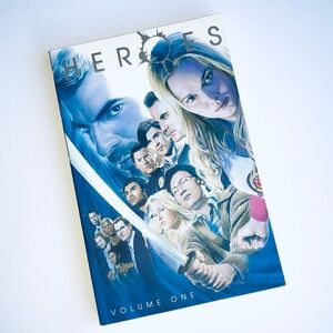 HEROES volume one, DC comics - book